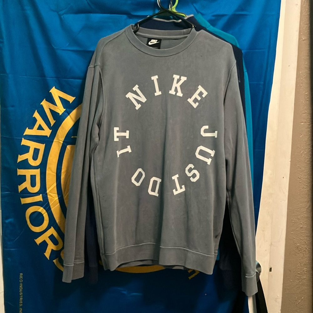 BLUE NIKE SWEATSHIRT